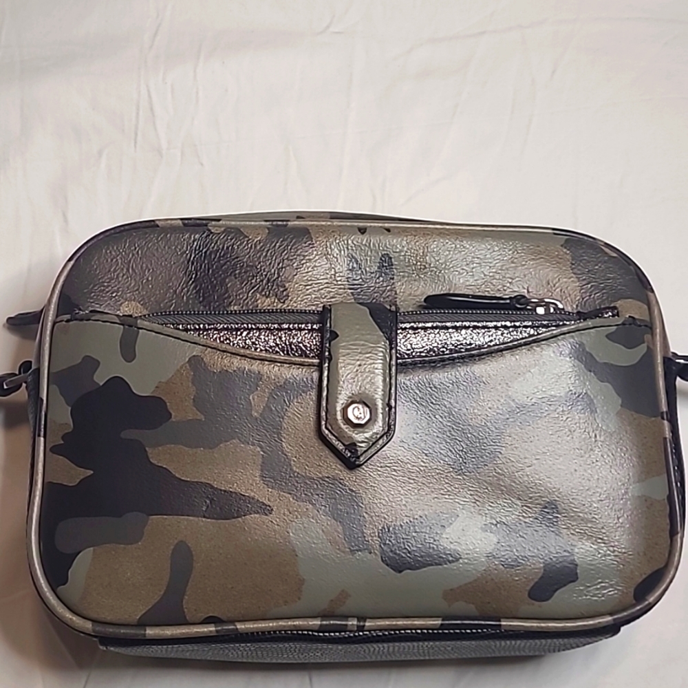 315-G.i.L.i. Camo Crossbody w/Glutter Wallet